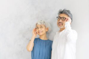 老眼治療費用比較-レーシック, 白内障手術など【2026年最新版】